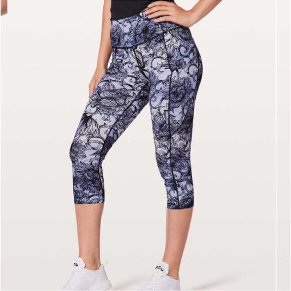 Lululemon Fast & Free Crop Leggings 6 - Picture 2 of 12